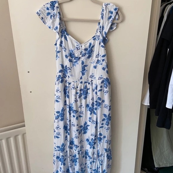 Jane Norman Dresses & Skirts - Chic Blue Floral Midi Dress
